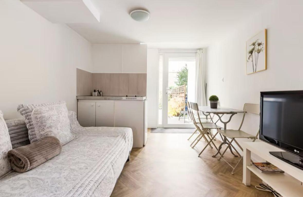 Escapade Pres De Lille - Appartement Charmant Avec Terrasse Et Parking Privee Mons-en-Baroeul Esterno foto