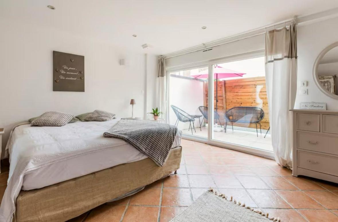 Escapade Pres De Lille - Appartement Charmant Avec Terrasse Et Parking Privee Mons-en-Baroeul Esterno foto