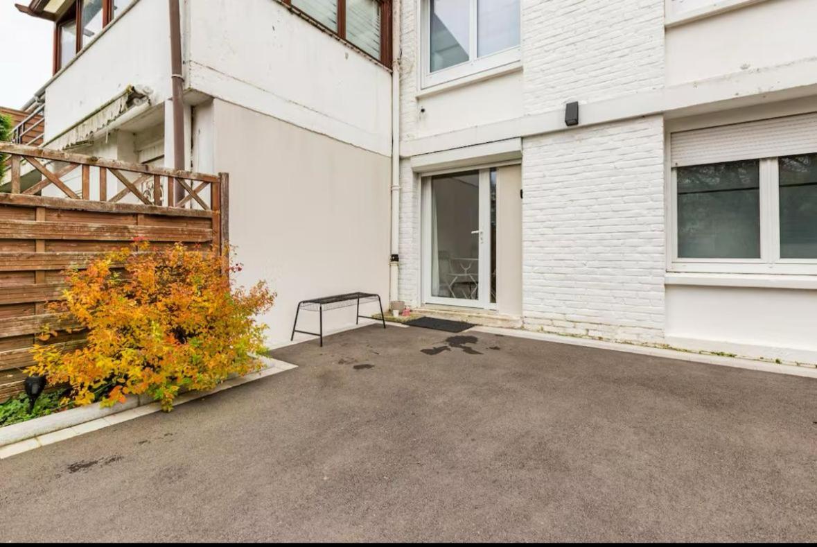 Escapade Pres De Lille - Appartement Charmant Avec Terrasse Et Parking Privee Mons-en-Baroeul Esterno foto