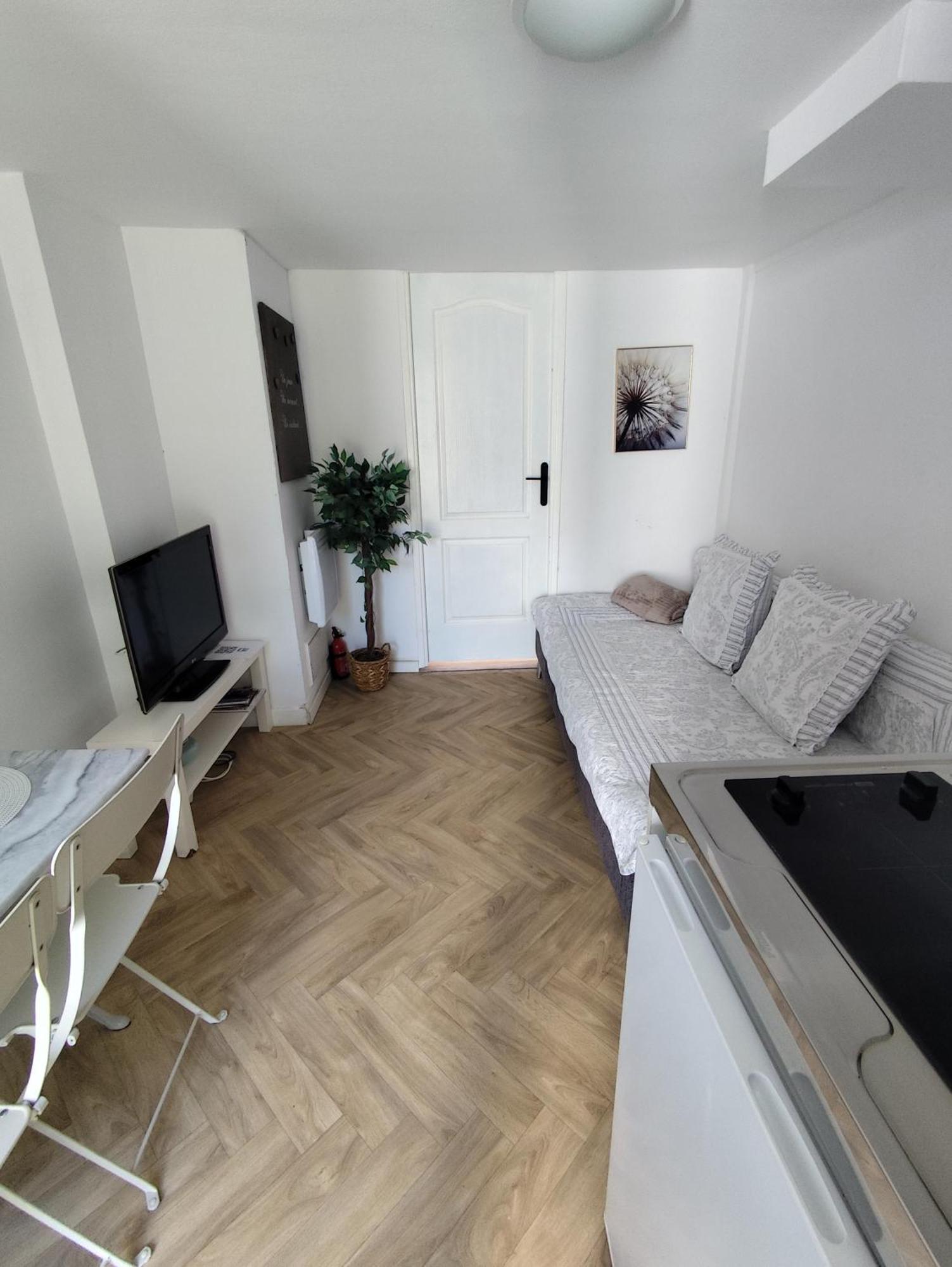 Escapade Pres De Lille - Appartement Charmant Avec Terrasse Et Parking Privee Mons-en-Baroeul Esterno foto