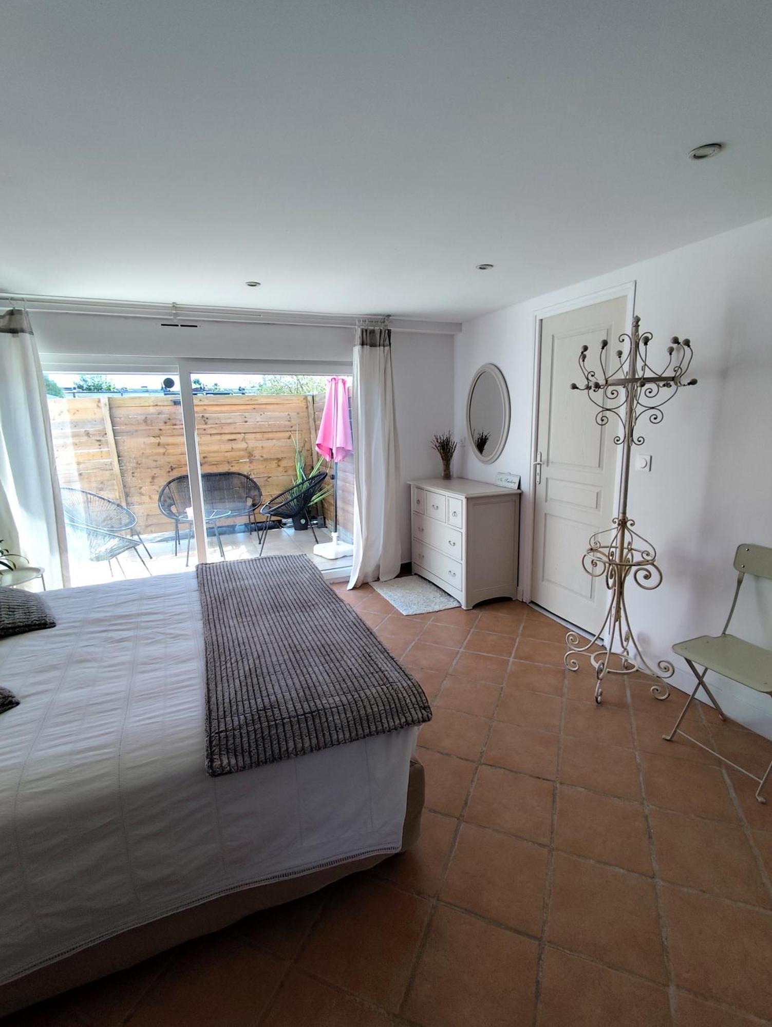 Escapade Pres De Lille - Appartement Charmant Avec Terrasse Et Parking Privee Mons-en-Baroeul Esterno foto