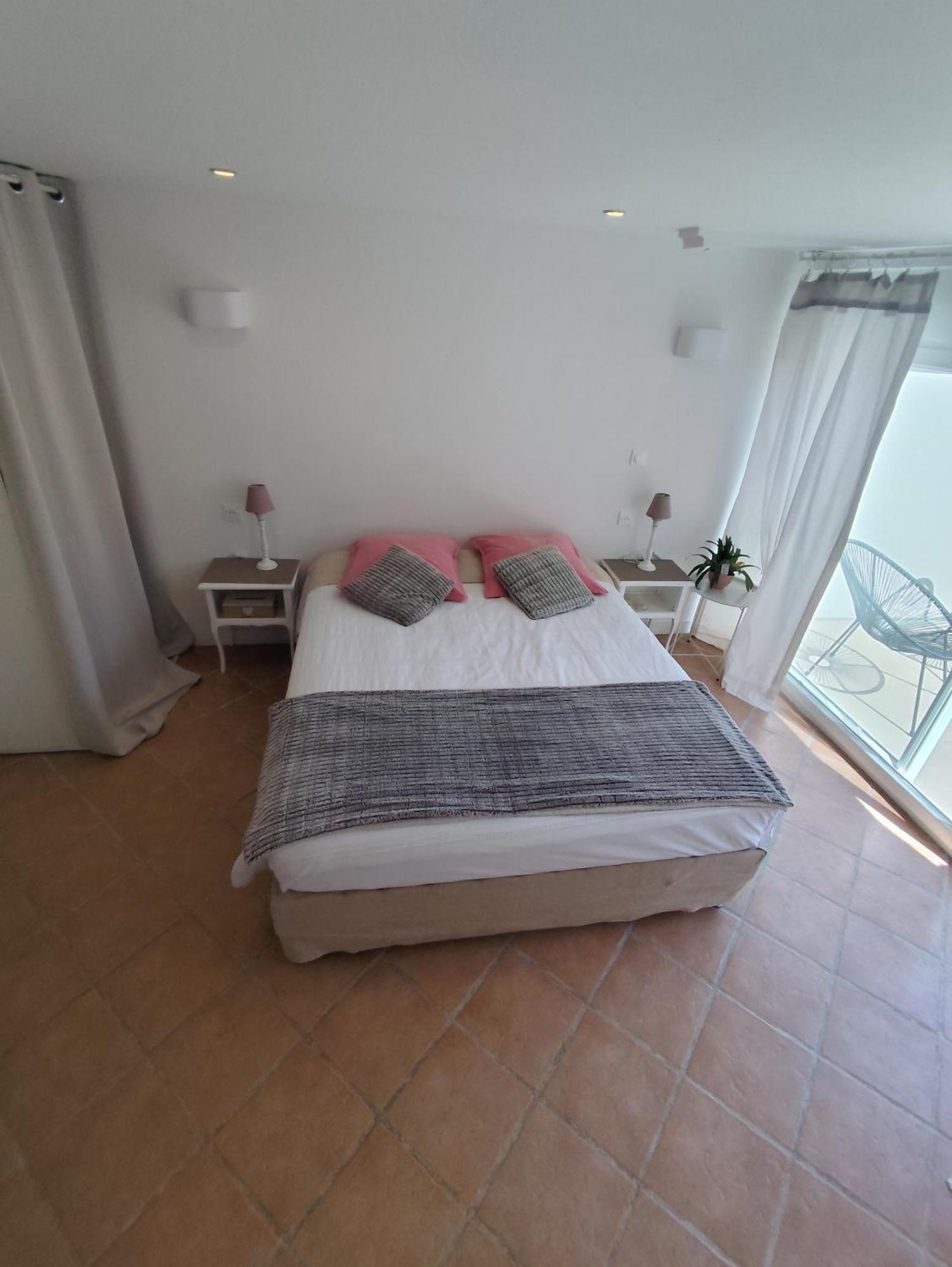 Escapade Pres De Lille - Appartement Charmant Avec Terrasse Et Parking Privee Mons-en-Baroeul Esterno foto